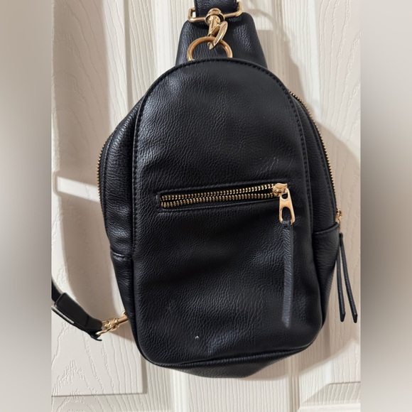 Universal Thread Black Sling Pack Crossbody Bag with adjustable strap 57”max - Picture 2 of 5